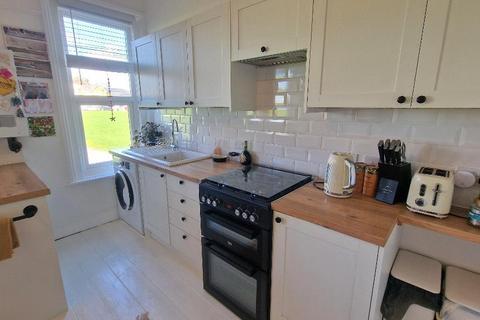 2 bedroom flat for sale, Lower Green Road, St Helens, Isle of Wight, PO33 1UB