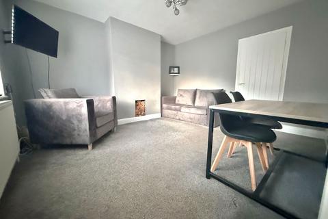 2 bedroom end of terrace house to rent, Wyndshiels, Birmingham B46