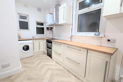 4 bedroom terraced house to rent, Widdrington Road, Coventry CV1