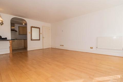2 bedroom apartment to rent, Royal Drive, London  N11