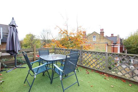 2 bedroom flat to rent, Trinity Road, London SW17
