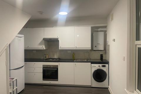 1 bedroom flat to rent, 217A  Streatham Road