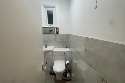 1 bedroom flat to rent, 217A  Streatham Road