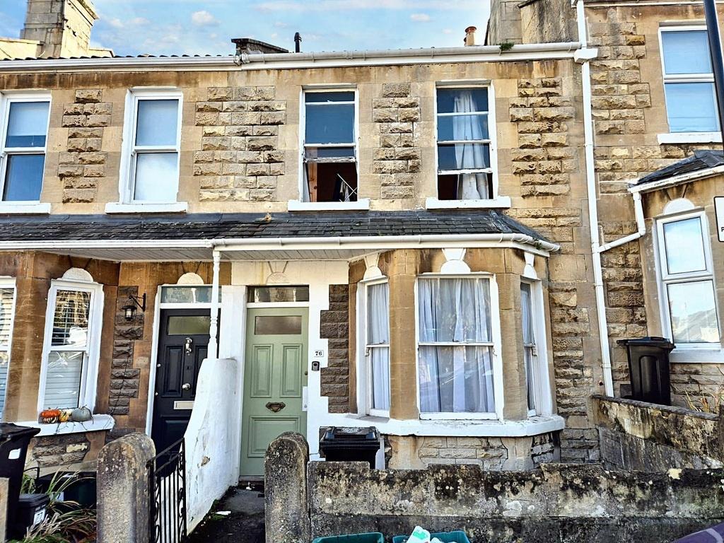 Attractive stone-front terraced house with bay ...