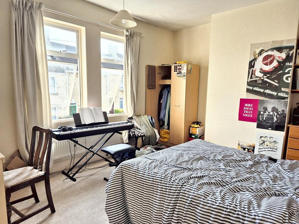 Bright double bedroom with two tall sash window...