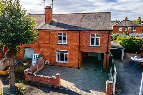 4 bedroom semi-detached house for sale, Hill Vue Avenue, Newark, NG24 1PQ