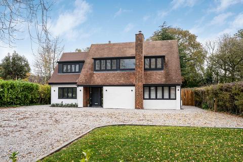 Holywell Close, Studham, LU6