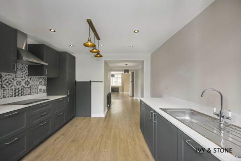 3 bedroom semi-detached house to rent, Chilcot Close, London, Greater London, E14 6AN