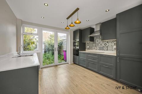 3 bedroom semi-detached house to rent, Chilcot Close, London, Greater London, E14 6AN