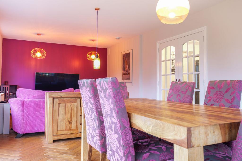 Lounge/Dining/Family Room