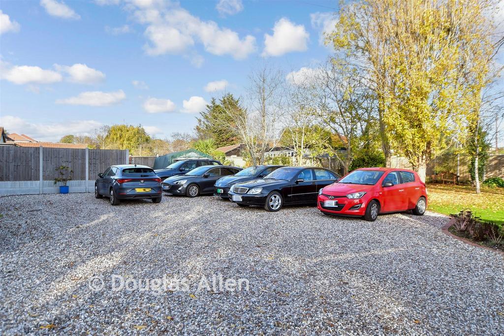 Driveway/Parking