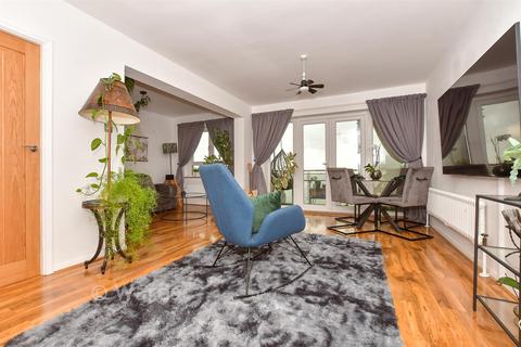 3 bedroom flat for sale, The Gateway, Dover, Kent