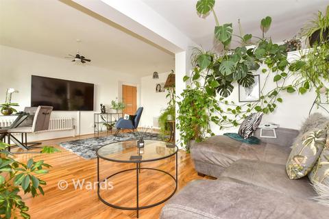 3 bedroom flat for sale, The Gateway, Dover, Kent