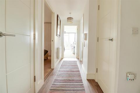 2 bedroom apartment for sale, London Road, Chalkwell SS0