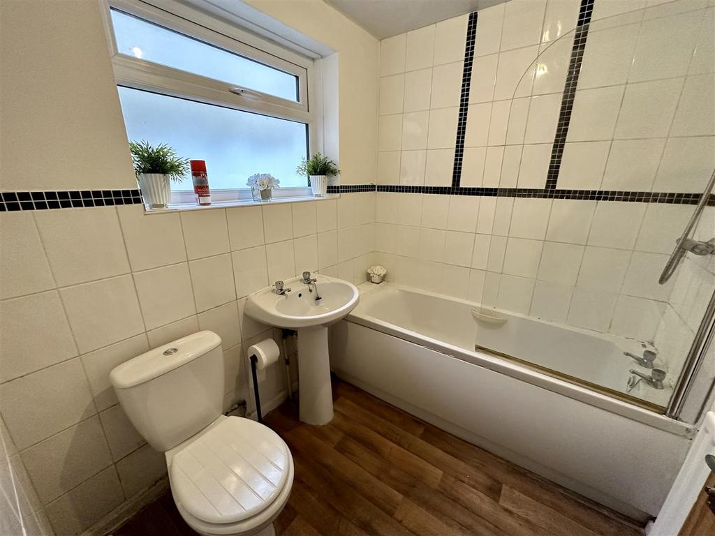 Downstairs bathroom/wc