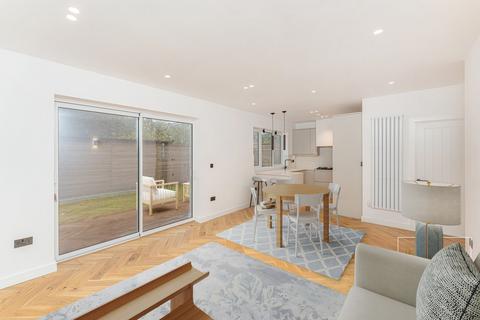 8 Lytton Avenue, London, N13 4EH