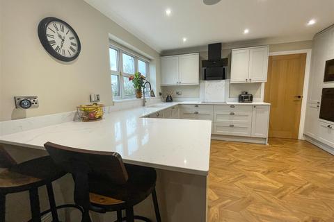 4 bedroom detached house for sale, 4 Hutton Close, Riverside Park