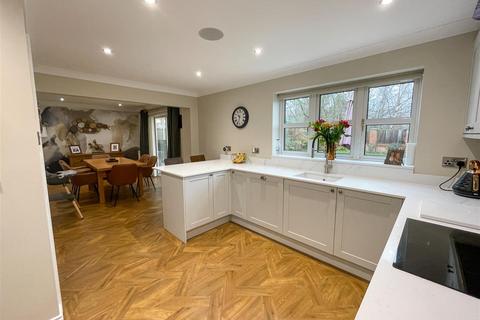 4 bedroom detached house for sale, 4 Hutton Close, Riverside Park