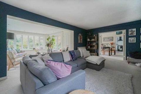4 bedroom detached bungalow to rent, Dorridge Road, Solihull