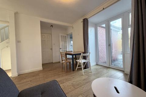 3 bedroom end of terrace house for sale, Woodcote Road, Warwick