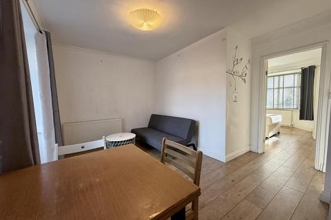 undefined, Woodcote Road, Warwick