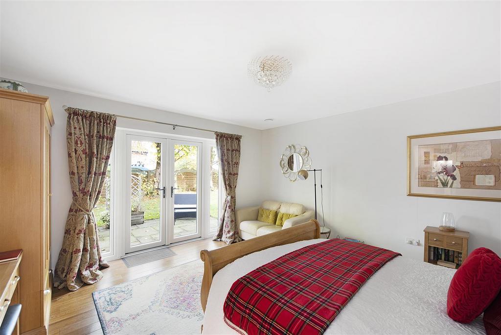 Annexe bedroom/lounge.jpg