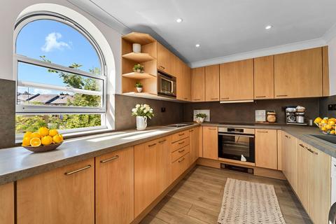 2 bedroom apartment to rent, Oriel Drive, London SW13