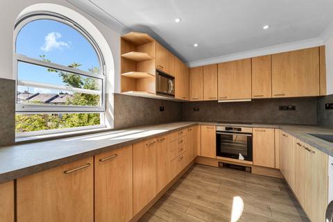2 bedroom apartment to rent, Oriel Drive, London SW13