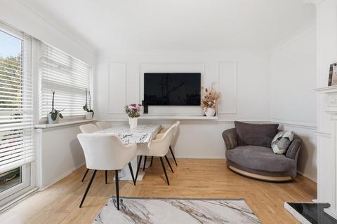 2 bedroom flat for sale, Brading Crescent, Wanstead