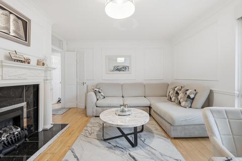 2 bedroom flat for sale, Brading Crescent, Wanstead