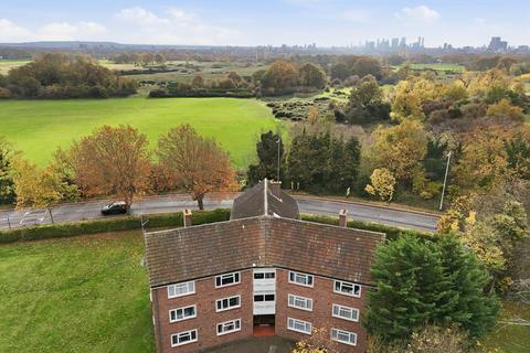 2 bedroom flat for sale, Brading Crescent, Wanstead
