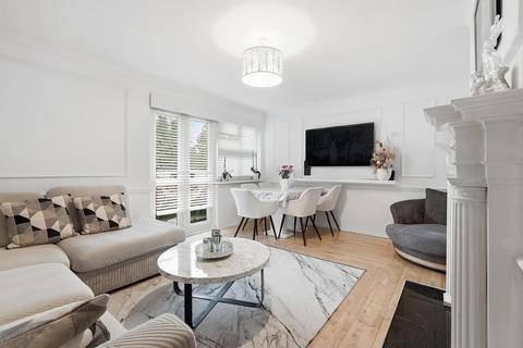 2 bedroom flat for sale, Brading Crescent, Wanstead