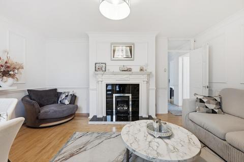 2 bedroom flat for sale, Brading Crescent, Wanstead