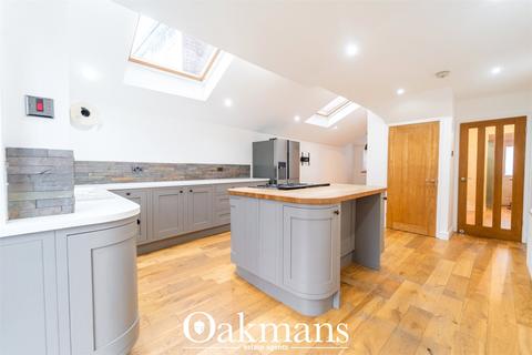 4 bedroom semi-detached house to rent, Barley Mow Lane, Bromsgrove B61