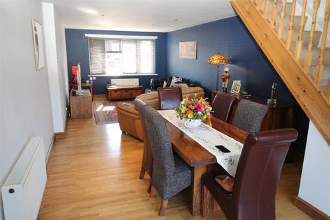 4 bedroom bungalow for sale, Pendennis Avenue, South Elmsall, Pontefract