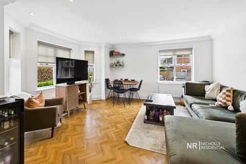 2 bedroom flat for sale, Daymerslea Ridge, Leatherhead, Surrey. KT22