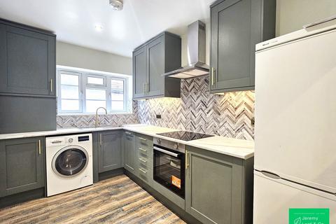 2 bedroom flat to rent, East End Road, London, N2