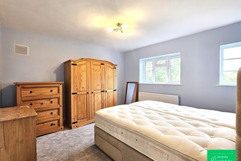 2 bedroom flat to rent, East End Road, London, N2
