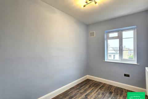 2 bedroom flat to rent, East End Road, London, N2
