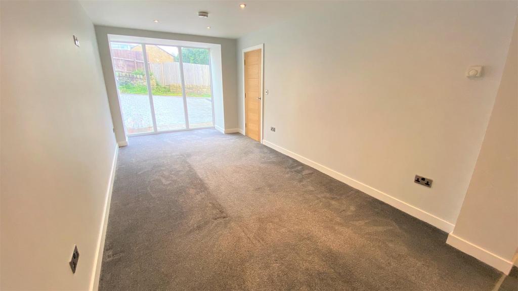 OPEN PLAN LOUNGE &amp; KITCHEN