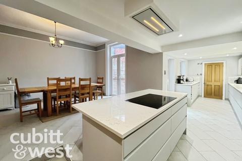 5 bedroom terraced house to rent, AVAILABLE WITH NO DEPOSIT Gains Road Southsea PO4