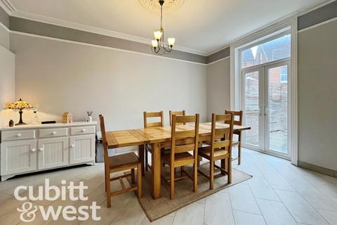 5 bedroom terraced house to rent, AVAILABLE WITH NO DEPOSIT Gains Road Southsea PO4