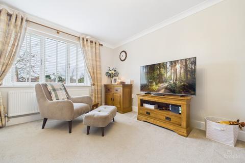 3 bedroom semi-detached house for sale, Glanford Rise, North Lincolnshire DN18