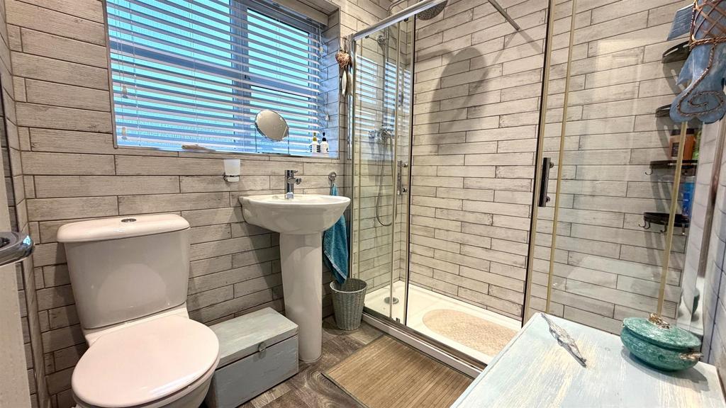 Tiled 3 piece shower room