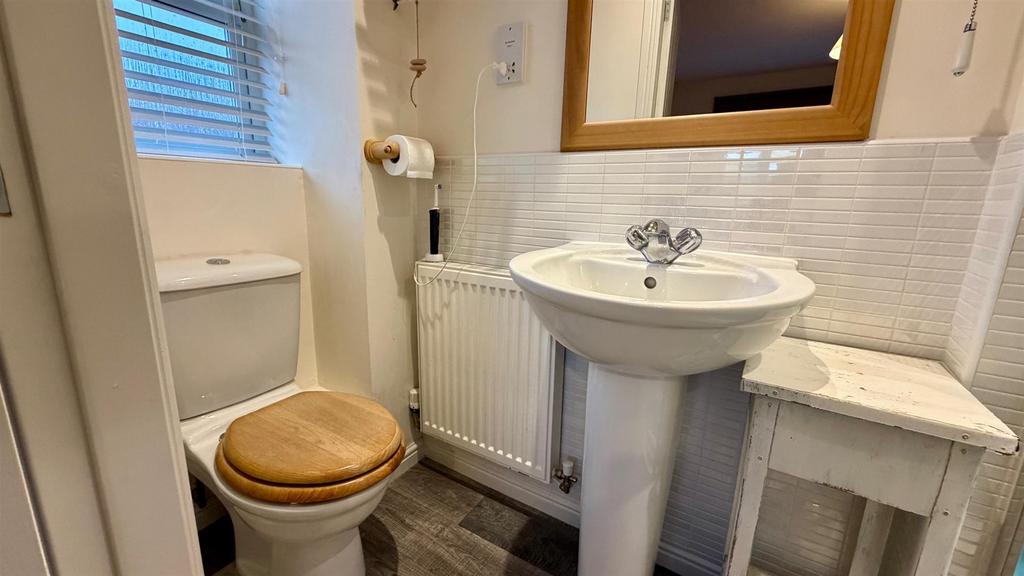 En suite 3 piece shower room