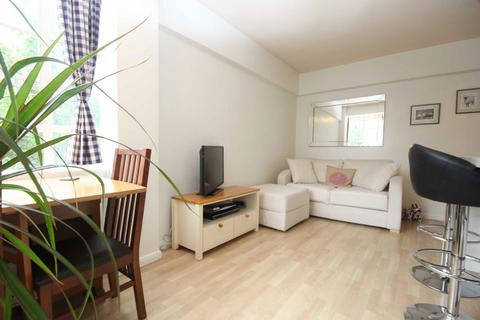 1 bedroom flat to rent, Shepherds Bush Green, London W12
