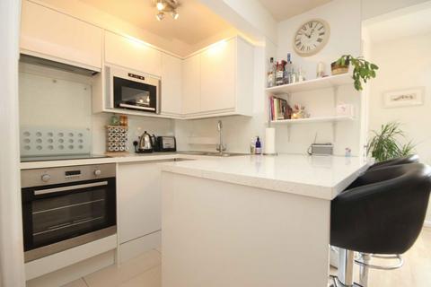 1 bedroom flat to rent, Shepherds Bush Green, London W12