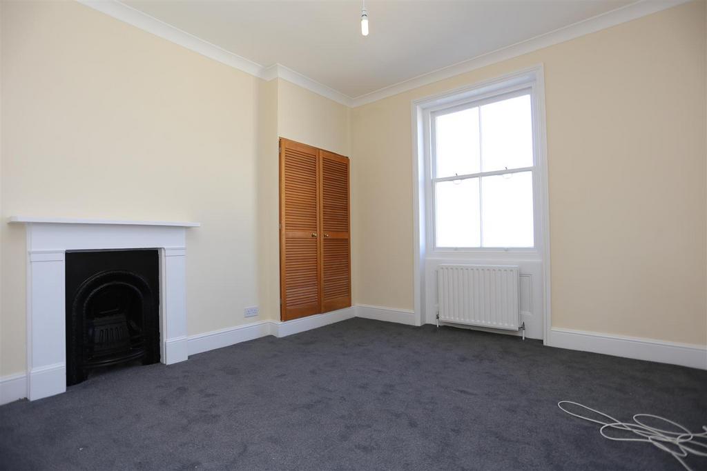 9, 35 Vernon Terrace bed1.jpg