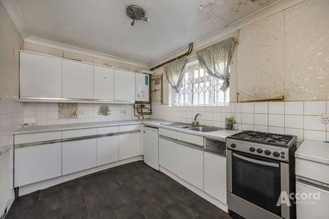 2 bedroom terraced house for sale, Chatteris Avenue, Romford, RM3