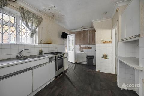 2 bedroom terraced house for sale, Chatteris Avenue, Romford, RM3